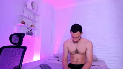 Snapshot of tyagoroberts chatting on 10-19-25, 01:01 Tyago online show from 10-19-25, 01:01