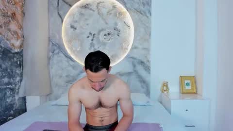 Snapshot of tyagoroberts chatting on 11-03-25, 01:01 Tyago online show from 11-03-25, 01:01