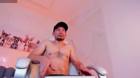 Snapshot of tyagoroberts chatting on 11-25-25, 02:28 Tyago online show from 11-25-25, 02:28