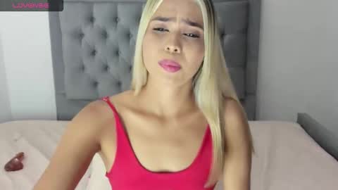 Snapshot of tyfanny19 chatting on 12-13-25, 07:53 tyfanny19 online show from 12-13-25, 07:53