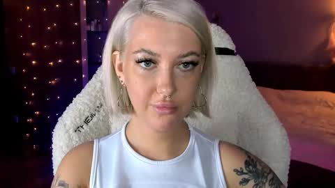 Miley online show from 01-31-25, 03:33