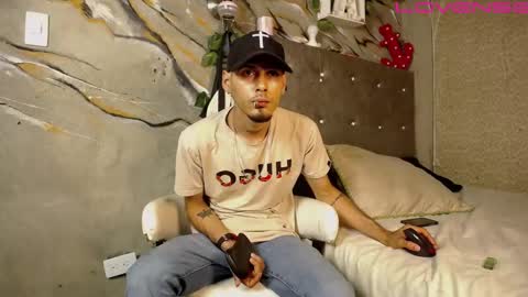 Snapshot of tyl3r_coop3r chatting on 09-20-25, 04:02 tyl3r_coop3r online show from 09-20-25, 04:02