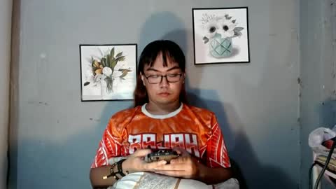 Snapshot of tyla_23 chatting on 06-12-26, 01:37 Tyla online show from 06-12-26, 01:37