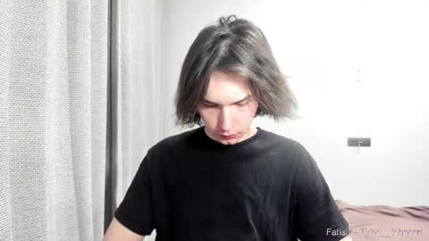 Snapshot of tyler__johnson chatting on 02-10-25, 01:14 Tyler johnson online show from 02-10-25, 01:14