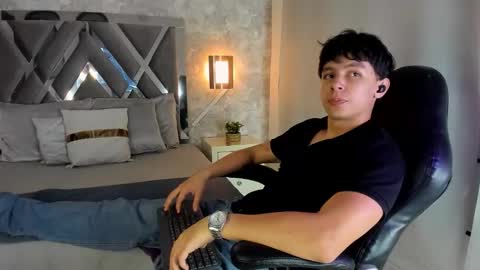 Tyler online show from 10-04-25, 03:26