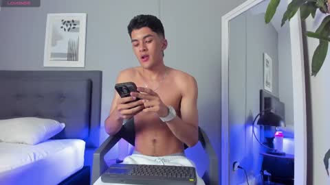 Snapshot of tyler_fox_ chatting on 09-22-25, 09:28 Tyler Fox online show from 09-22-25, 09:28