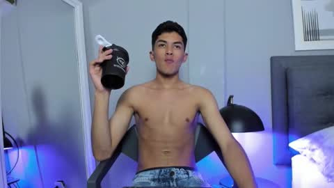 Snapshot of tyler_fox_ chatting on 11-01-25, 08:11 Tyler Fox online show from 11-01-25, 08:11