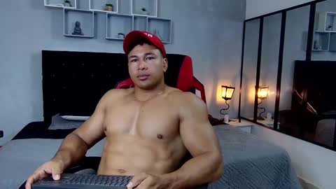 tyler_hank1 online show from 03-12-25, 11:42