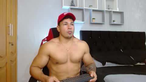 tyler_hank1 online show from 11-25-25, 08:31