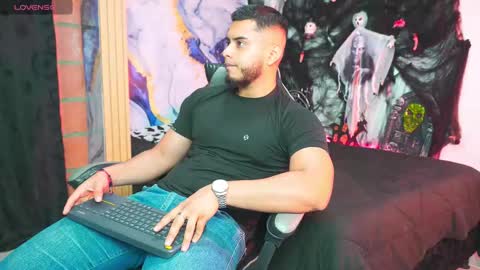 Snapshot of tyler_price01 chatting on 10-25-25, 11:54 Tyler online show from 10-25-25, 11:54