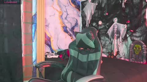 Snapshot of tyler_price01 chatting on 10-28-25, 08:33 Tyler online show from 10-28-25, 08:33