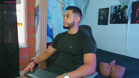 Snapshot of tyler_price01 chatting on 11-07-25, 09:15 Tyler online show from 11-07-25, 09:15