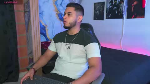 Snapshot of tyler_price01 chatting on 11-12-25, 11:03 Tyler online show from 11-12-25, 11:03