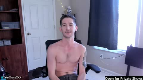 Snapshot of tylerchasexxx chatting on 01-17-25, 08:11 Tyler Chase online show from 01-17-25, 08:11