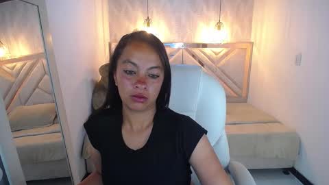 Snapshot of tylla_tk chatting on 03-25-26, 05:35 Tylla online show from 03-25-26, 05:35