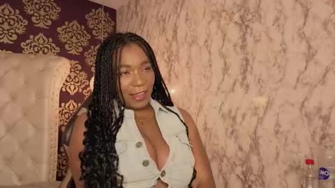 Snapshot of tyra_fox chatting on 10-12-25, 03:49 tyra fox online show from 10-12-25, 03:49