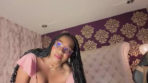 Snapshot of tyra_fox chatting on 10-21-25, 04:13 tyra fox online show from 10-21-25, 04:13