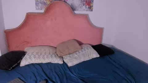 Snapshot of tyra_honey chatting on 06-11-26, 02:53 Tyra pretty Honey online show from 06-11-26, 02:53