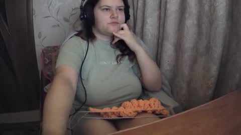 Snapshot of tyuoooy3 chatting on 10-13-25, 01:27 Tyuoooy3s online show from 10-13-25, 01:27