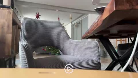 Snapshot of ueberdruck01 chatting on 12-15-25, 10:52 ueberdruck01 online show from 12-15-25, 10:52