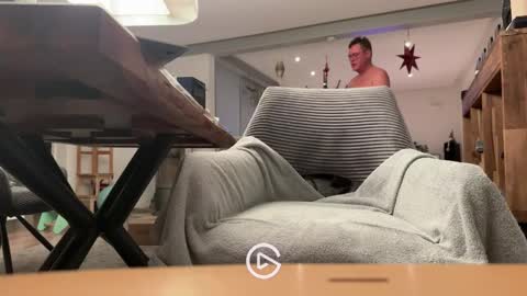 Snapshot of ueberdruck01 chatting on 12-17-25, 10:49 ueberdruck01 online show from 12-17-25, 10:49