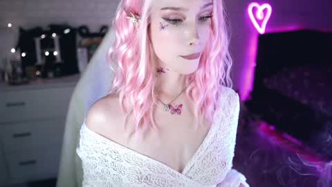 Izzy    online show from 01-27-25, 04:54