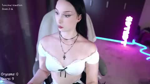 Izzy    online show from 07-29-26, 03:21