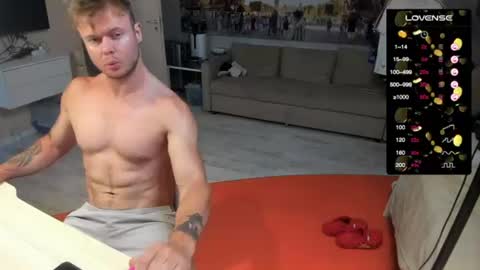 Snapshot of ukgymboy chatting on 07-27-26, 12:01 James Iron online show from 07-27-26, 12:01
