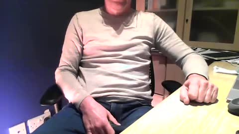 Snapshot of ukshowall chatting on 12-27-24, 05:59 mark online show from 12-27-24, 05:59