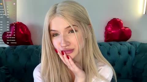 Snapshot of ulalittlepage chatting on 04-28-26, 03:28 Vikki online show from 04-28-26, 03:28