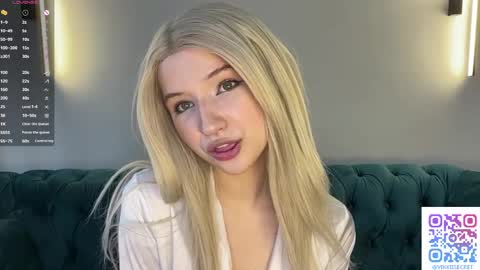 Snapshot of ulalittlepage chatting on 05-31-26, 03:30 Vikki online show from 05-31-26, 03:30