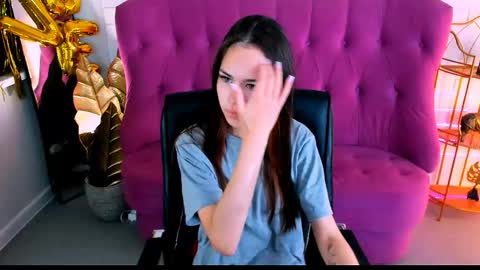 Snapshot of ulianeer chatting on 10-14-25, 05:08 Ulia online show from 10-14-25, 05:08