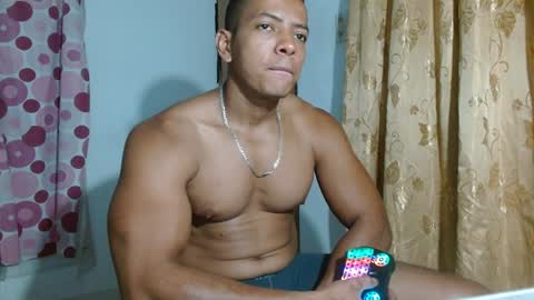 Snapshot of ulisess15 chatting on 12-19-24, 06:45 Felipe model independent online show from 12-19-24, 06:45