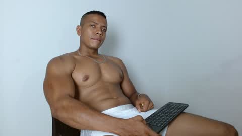 Snapshot of ulisess15 chatting on 12-31-24, 10:45 Felipe model independent online show from 12-31-24, 10:45