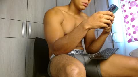 Snapshot of ulisess15 chatting on 01-16-25, 01:14 Felipe model independent online show from 01-16-25, 01:14