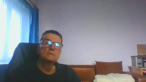 Snapshot of ulmeni7 chatting on 02-11-26, 07:24 ulmeni7 online show from 02-11-26, 07:24