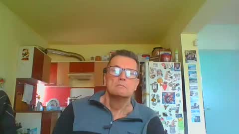 Snapshot of ulmeni7 chatting on 05-21-26, 11:39 ulmeni7 online show from 05-21-26, 11:39