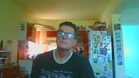 Snapshot of ulmeni7 chatting on 06-10-26, 06:23 ulmeni7 online show from 06-10-26, 06:23