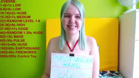 Snapshot of ultra_meow chatting on 05-13-26, 07:06 Roxy online show from 05-13-26, 07:06