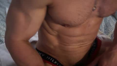 Um CM online show from 04-06-26, 09:32