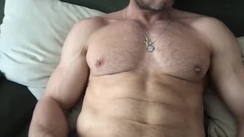 Snapshot of um_cammusc chatting on 04-28-26, 02:55 Um CM online show from 04-28-26, 02:55