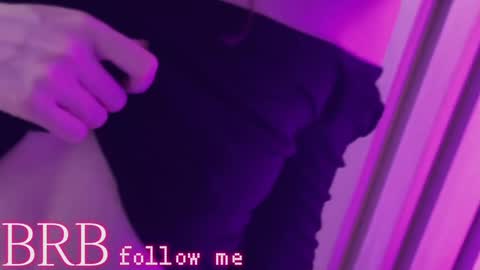 Una  online show from 01-25-25, 03:20