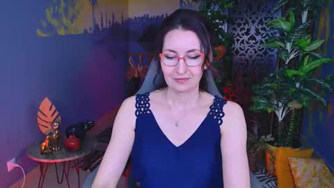 UnaTera online show from 11-30-25, 05:22