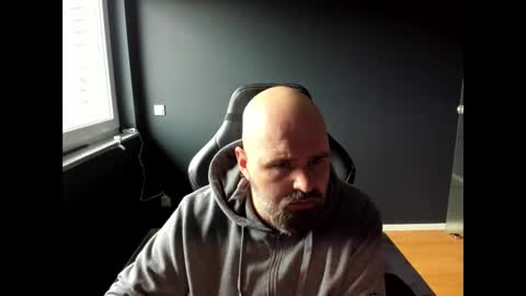 Snapshot of uncle_bear chatting on 03-12-25, 11:31 Uncle Bear online show from 03-12-25, 11:31