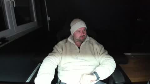 Snapshot of uncle_bear chatting on 03-26-26, 09:31 Uncle Bear online show from 03-26-26, 09:31