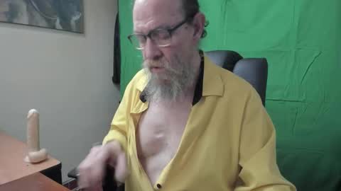 Snapshot of uncle_hottiecb chatting on 03-09-26, 05:39 Uncle Hottie online show from 03-09-26, 05:39