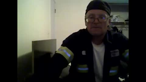 Snapshot of unclemuff chatting on 05-28-26, 12:19 unclemuff online show from 05-28-26, 12:19