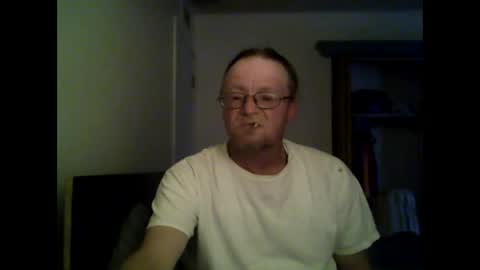 Snapshot of unclemuff chatting on 06-08-26, 09:48 unclemuff online show from 06-08-26, 09:48