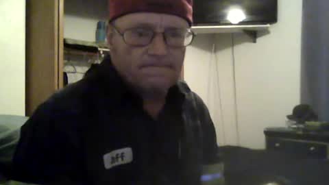 Snapshot of unclemuff chatting on 07-16-26, 06:36 unclemuff online show from 07-16-26, 06:36