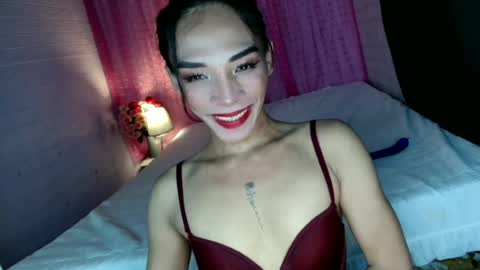 Snapshot of uncut_queen chatting on 06-28-26, 02:50 LOVELY JANE online show from 06-28-26, 02:50